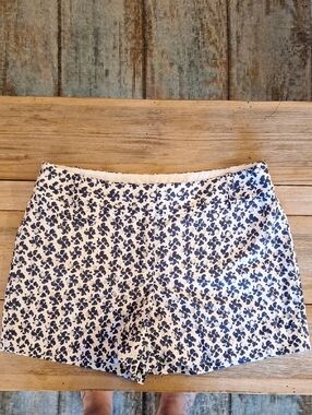 LOFT Navy Floral Pattern High-Waist Shorts on White. NWOT Size 2